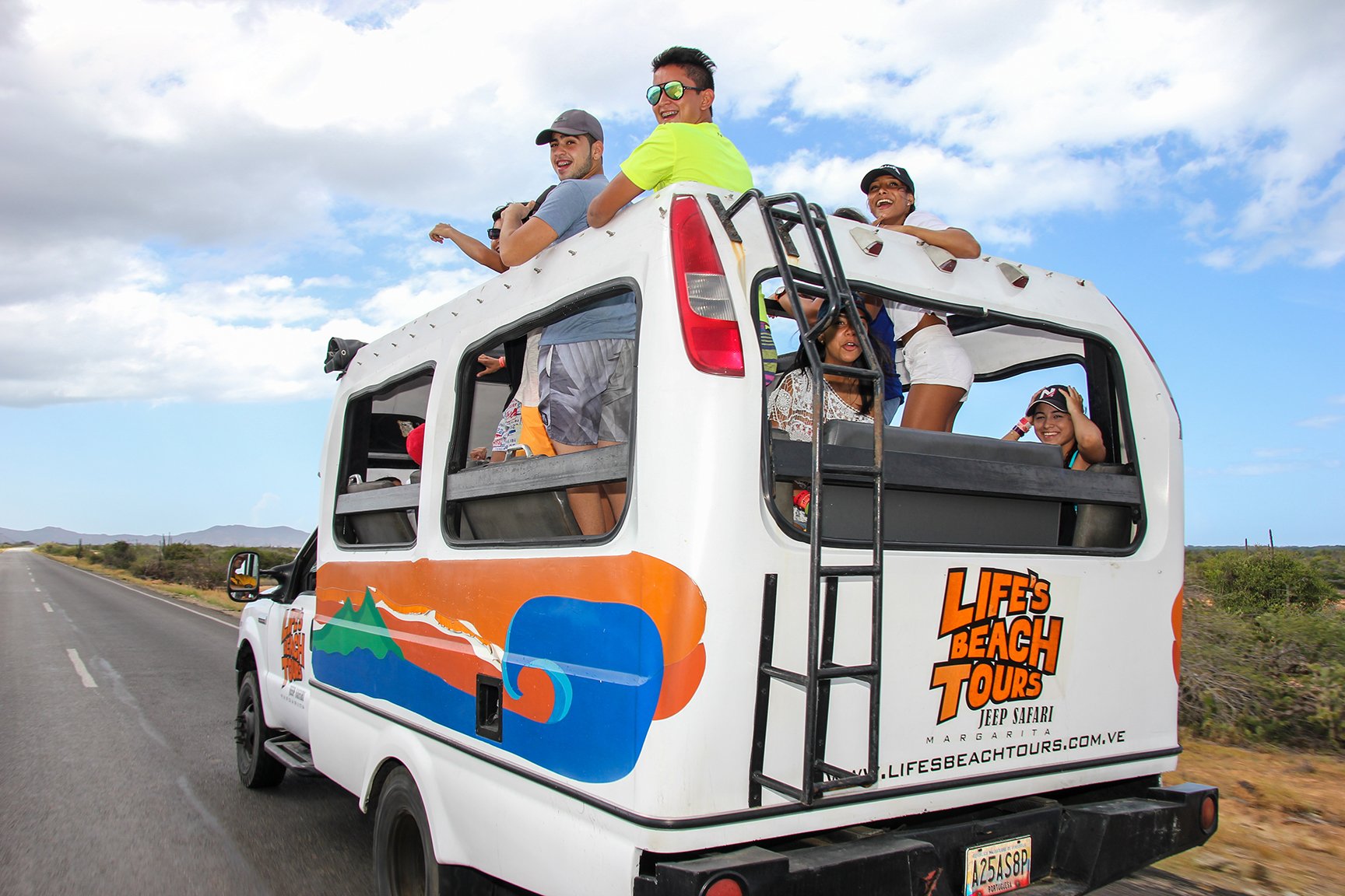 FULL DAY JEEP SAFARI MACANAO NATURALEZA 4x4