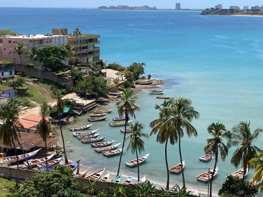 Pampatar: Historia, sabor y diversión en un solo destino.